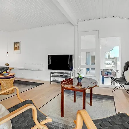 Nice In With 4 Bedrooms, Sauna And Wifi Hébergement de vacances