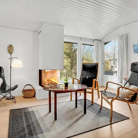 Nice In With 4 Bedrooms, Sauna And Wifi Hébergement de vacances *
