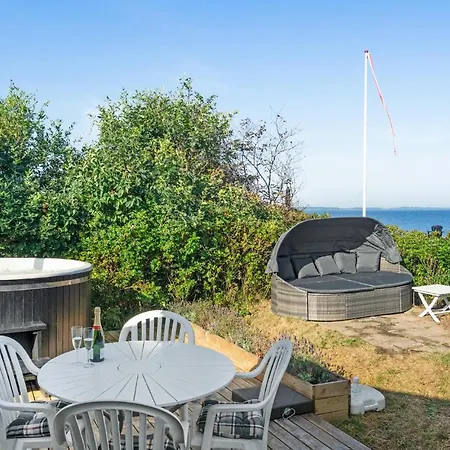 Nice In With 4 Bedrooms, Sauna And Wifi Hébergement de vacances Millinge