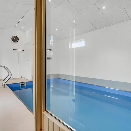 Nice In With 4 Bedrooms, Sauna And Wifi Hébergement de vacances *