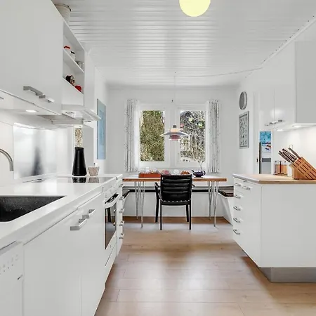 Nice In With 4 Bedrooms, Sauna And Wifi Hébergement de vacances