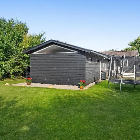 Nice In With 4 Bedrooms, Sauna And Wifi Hébergement de vacances *