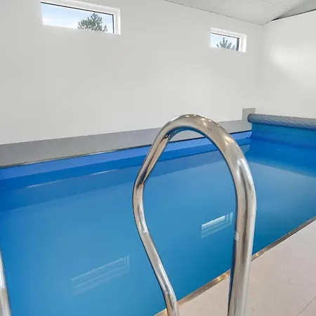 Hébergement de vacances Nice In With 4 Bedrooms, Sauna And Wifi